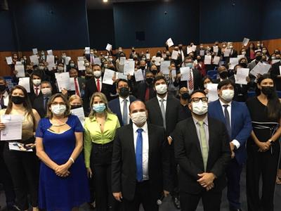 Foto da Notícia: Ícones da Advocacia, Faiad e Schommer participam da cerimônia de entrega de carteiras profissionais na OAB-MT