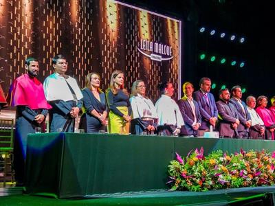 Foto da Notícia: Gisela Cardoso participa de formatura da turma de Direito e outros cursos superiores